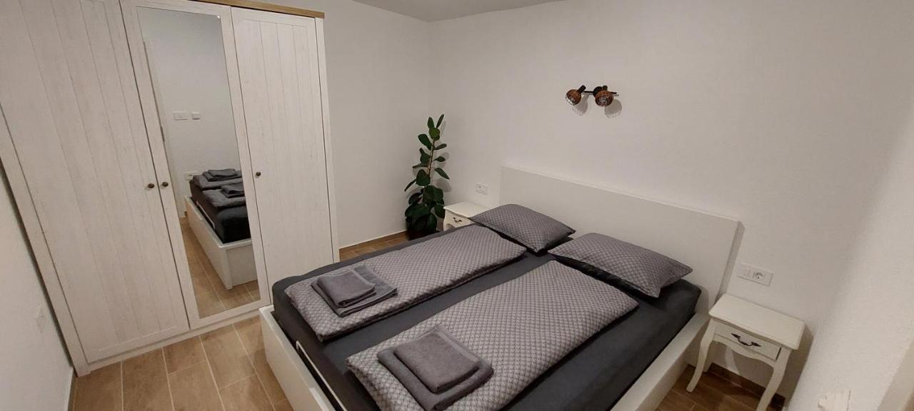 Stara Malija Apartment Izola Bagian luar foto
